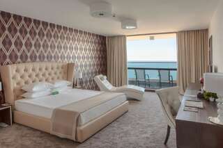 Отель International Hotel Casino & Tower Suites FREE PARKING Золотые Пески Улучшенный люкс с видом на море-1