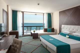 Отель International Hotel Casino & Tower Suites FREE PARKING Золотые Пески Улучшенный номер с балконом и видом на море-3