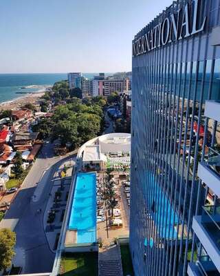 Отель International Hotel Casino & Tower Suites FREE PARKING Золотые Пески Улучшенный номер с балконом и видом на море-9