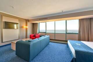 Отель International Hotel Casino & Tower Suites FREE PARKING Золотые Пески Двухместный номер Делюкс с 1 кроватью или 2 отдельными кроватями и видом на море-9